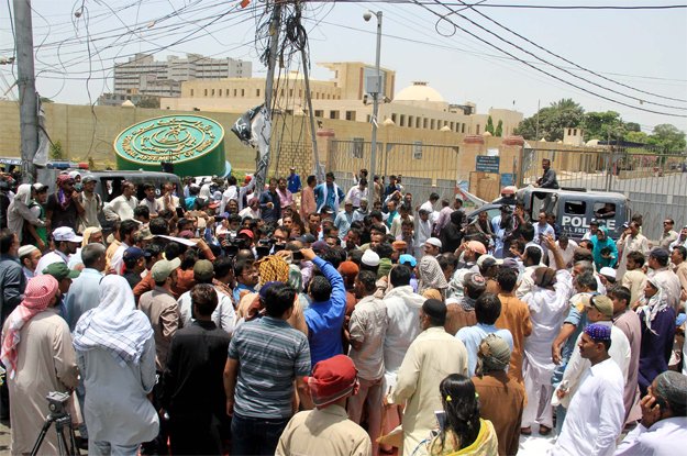 a heavy contingent of police barred the demonstrators from entering the premises of the assembly photo ppi