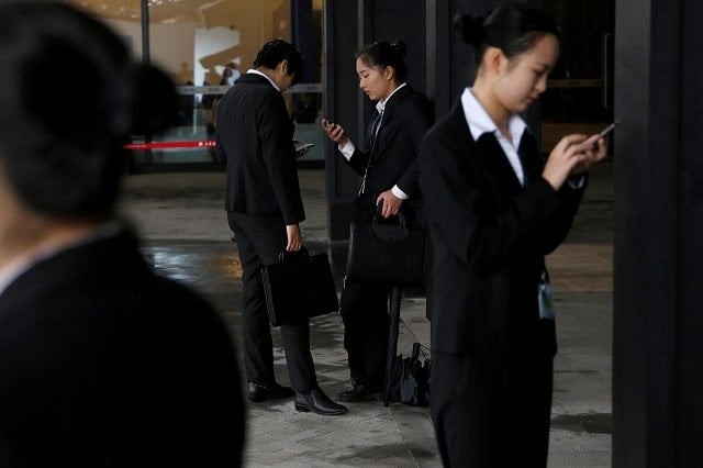 people check their phones during the third annual world internet conference in wuzhen town of jiaxing zhejiang province china november 17 2016 photo reuters people check their phones during the third annual world internet conference in wuzhen town of jiaxing zhejiang province china november 17 2016 photo reuters