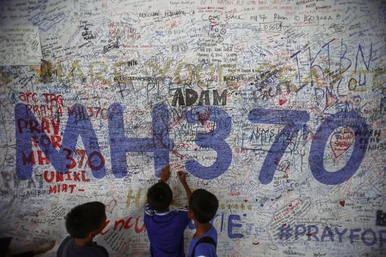 search for flight mh370 may resume grieving families await report