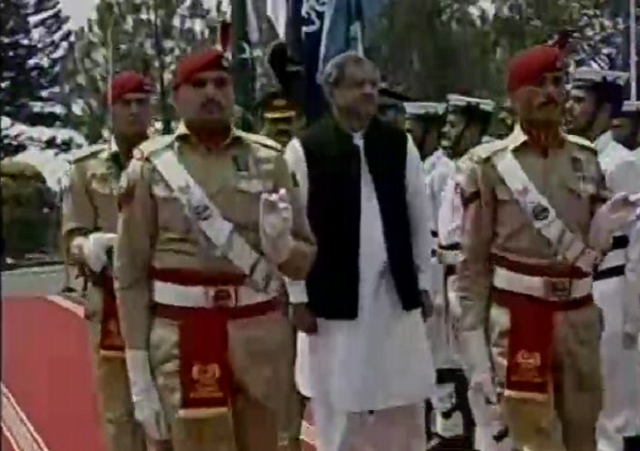 pm abbasi given guard of honour photo express pm abbasi given guard of honour photo express