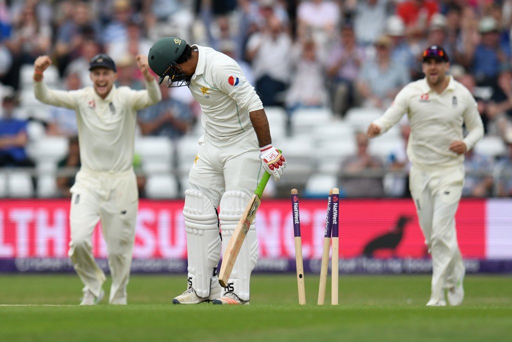 not sarfraz s fault waqar younis believes pakistan batsmen should be blamed for a poor outing in the first innings rather than the captain photo afp