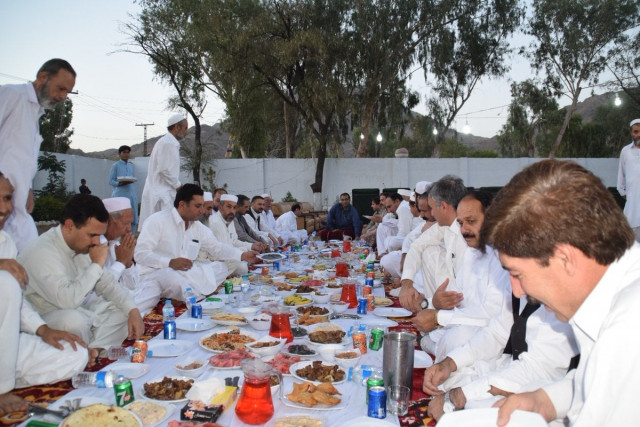 iftar dinner hosted by wasif saeed photo qazi m jalal ud din twitter iftar dinner hosted by wasif saeed photo qazi m jalal ud din twitter