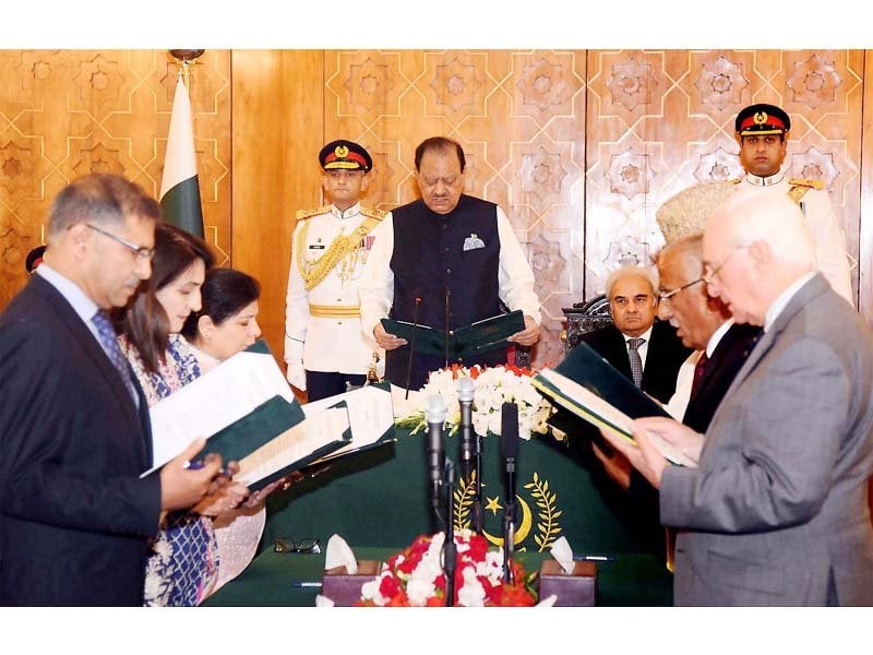 president mamnoon hussain administers oath to interim ministers on june 5 2018 photo nni