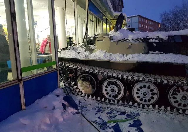 soldier steals tank in virginia photo reuters soldier steals tank in virginia photo reuters