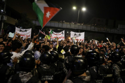 jordan protesters press on some unions strike after new pm appointed