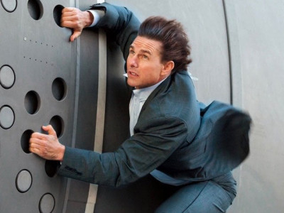 tom cruise does most daring movie stunt yet