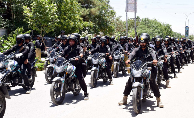 the 400 newly recruited personnel of the eagle force conducting a flag march in quetta photo express the 400 newly recruited personnel of the eagle force conducting a flag march in quetta photo express