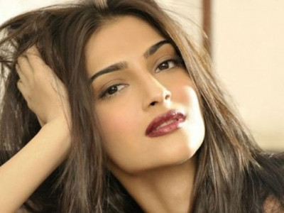 sonam kapoor receives comical birthday wish from husband anand ahuja sonam kapoor receives comical birthday wish from husband anand ahuja