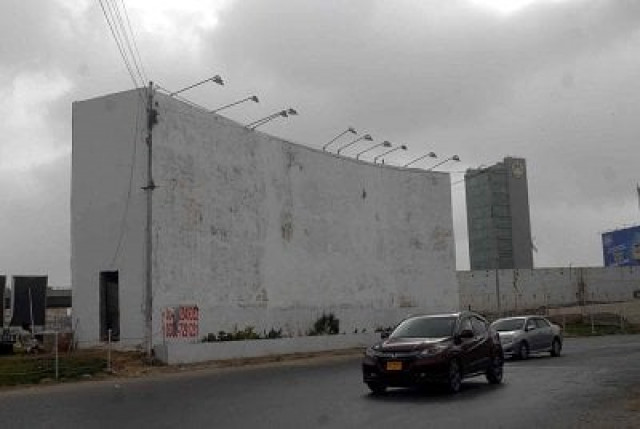 the court ordered demolishing all the walls and submitting a progress report within ten days photo irfan ali express the court ordered demolishing all the walls and submitting a progress report within ten days photo irfan ali express