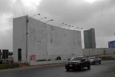 cjp wants advertisement walls demolished in karachi