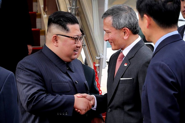 singapore 039 s foreign minister vivian balakrishnan welcomes north korean leader kim jong un on his arrival in singapore photo reuters singapore 039 s foreign minister vivian balakrishnan welcomes north korean leader kim jong un on his arrival in singapore photo reuters