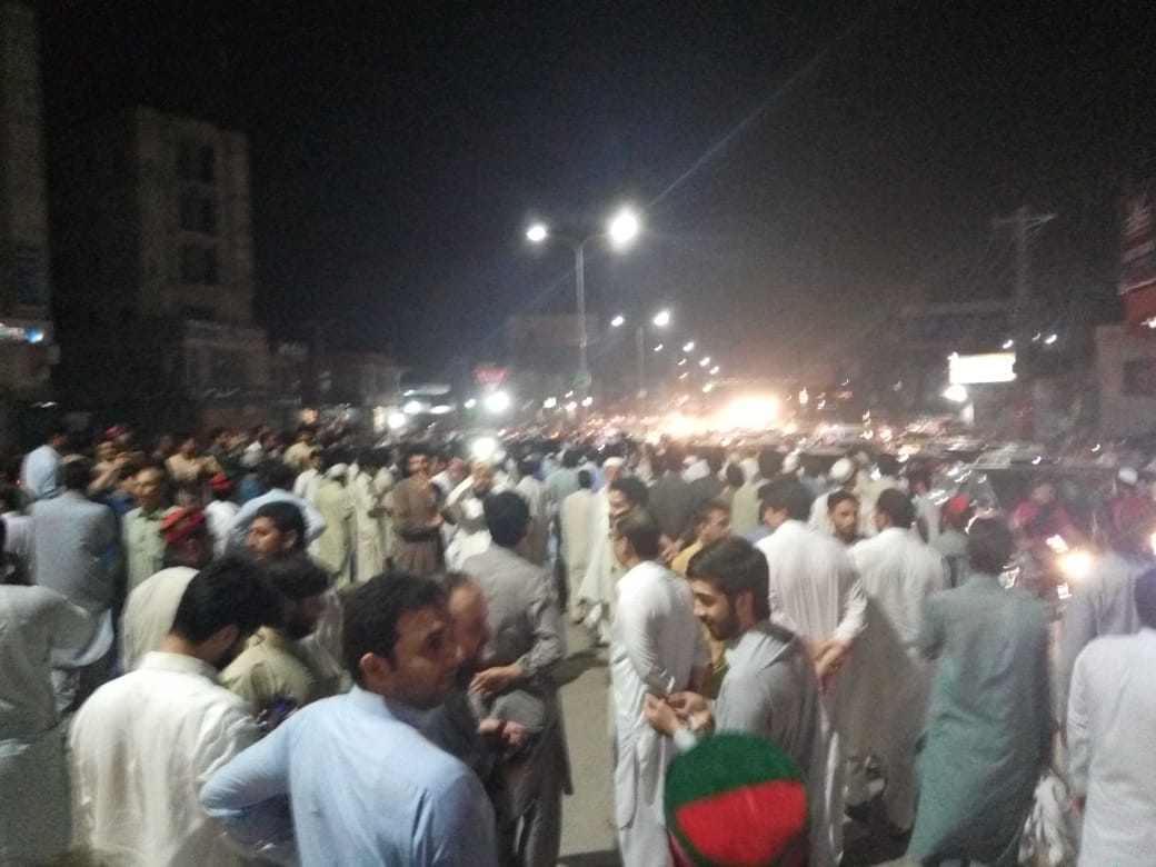 protesters at bab e peshawar road photo express