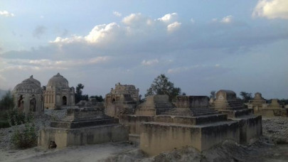 once glorious multan tomb turns to pitiful sight once glorious multan tomb turns to pitiful sight