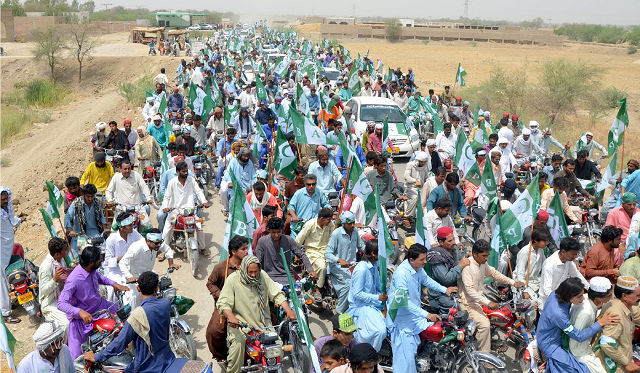 balochistan awami party leader faik ali khan jamali along with hundreds of supporters is on his way to submit nomination papers in dera allah yar photo express balochistan awami party leader faik ali khan jamali along with hundreds of supporters is on his way to submit nomination papers in dera allah yar photo express