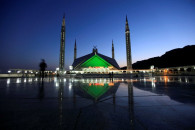 pictures of muslims all over the world observing laylatul qadr