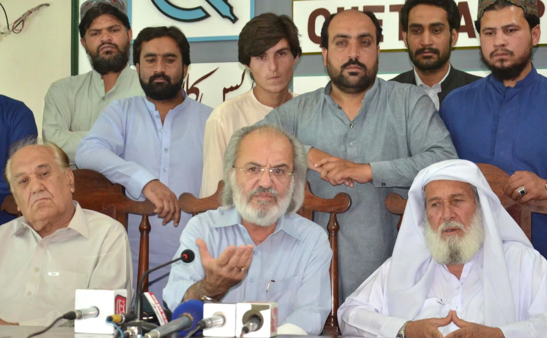 pakistan tehreek e insaf leader humanyun jogezai addressing a press conference at the quetta press club photo online pakistan tehreek e insaf leader humanyun jogezai addressing a press conference at the quetta press club photo online