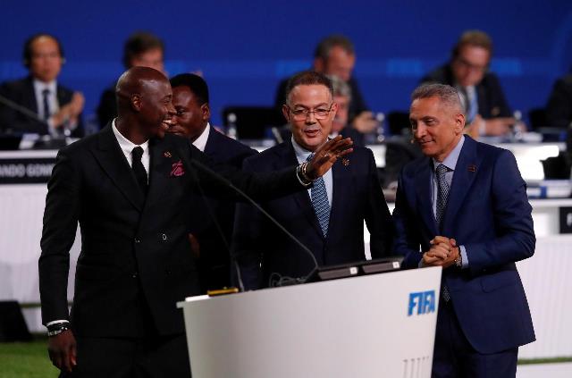 fifa president gianni infantino r poses for a picture with officials after the announcement that the 2026 fifa world cup will be held in the united states mexico and canada during the 68th fifa congress in moscow russia june 13 2018 photo reuters