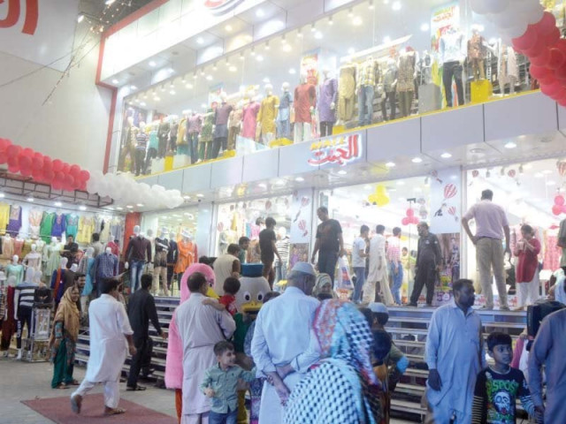 people visiting shopping malls find it hard to park their cars photo express people visiting shopping malls find it hard to park their cars photo express