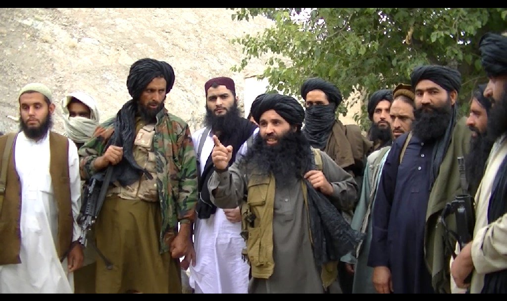 mullah fazlullah surrounded by men photo file