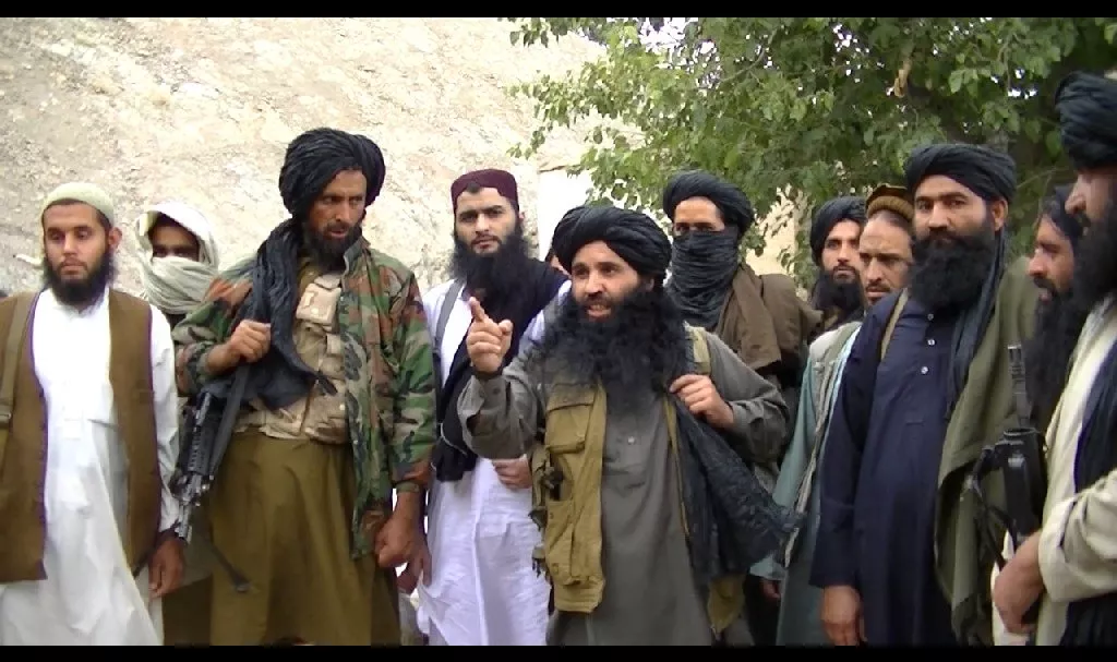 mullah fazlullah surrounded by men photo file mullah fazlullah surrounded by men photo file