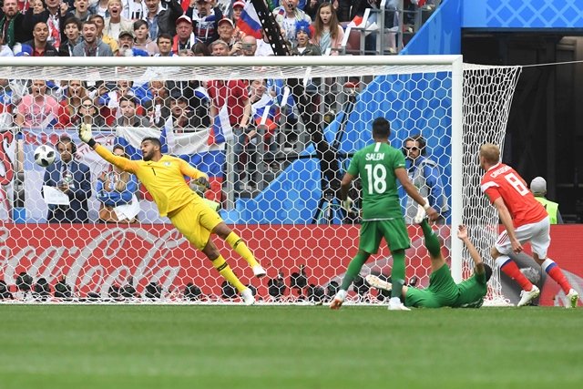 russia 039 s midfielder yuri gazinskiy r scores the opener during the russia 2018 world cup group a football match between russia and saudi arabia at the luzhniki stadium in moscow on june 14 2018 photo afp