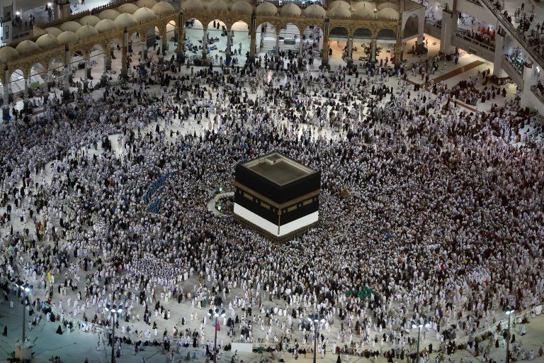 another suicide bangladeshi man throws himself to death at khana e kaaba