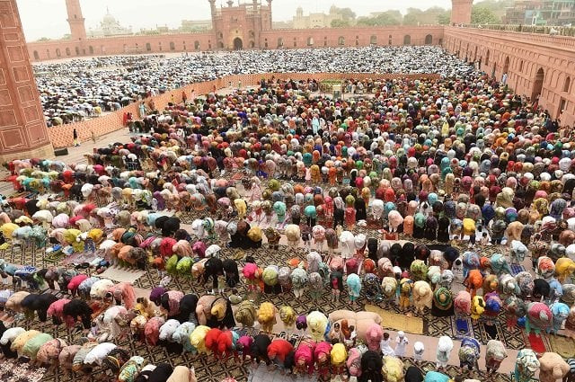 pakistani muslim worshippers pray to mark eid al fitr at the badshahi mosque in lahore on june 16 2018 muslims around the world are celebrating the eid festival marking the end of the fasting month of ramadan photo afp pakistani muslim worshippers pray to mark eid al fitr at the badshahi mosque in lahore on june 16 2018 muslims around the world are celebrating the eid festival marking the end of the fasting month of ramadan photo afp