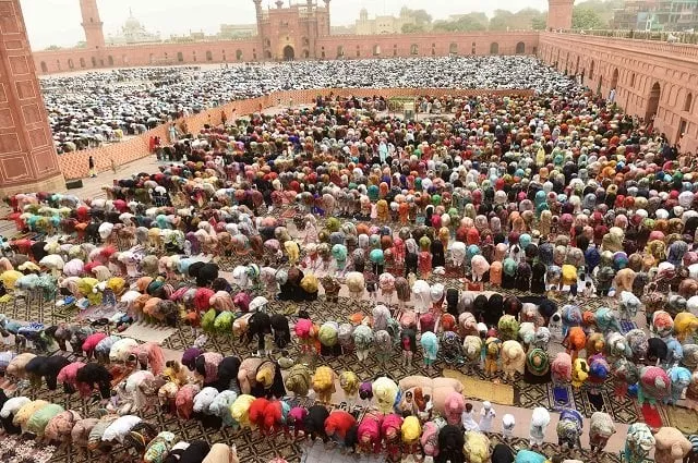 pakistani muslim worshippers pray to mark eid al fitr at the badshahi mosque in lahore on june 16 2018 muslims around the world are celebrating the eid festival marking the end of the fasting month of ramadan photo afp pakistani muslim worshippers pray to mark eid al fitr at the badshahi mosque in lahore on june 16 2018 muslims around the world are celebrating the eid festival marking the end of the fasting month of ramadan photo afp