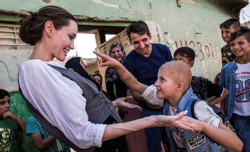 unhcr special envoy angelina jolie meets falak 8 during a visit to west mosul iraq june 16 2018 photo reuters