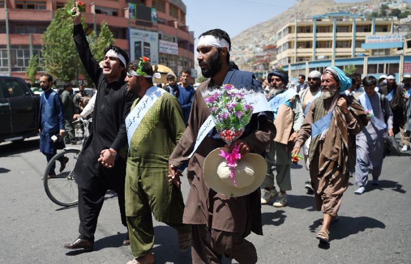 afghan peace activists shout slogans demanding an end to fighting as they arrive in kabul photo afp