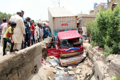 man crushed to death by trailer man crushed to death by trailer