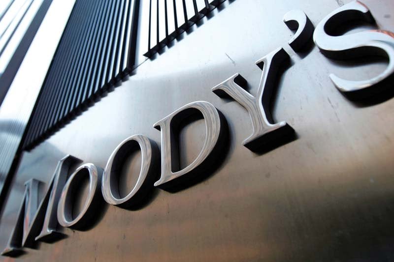 moody s downgrades pakistan s rating outlook to negative