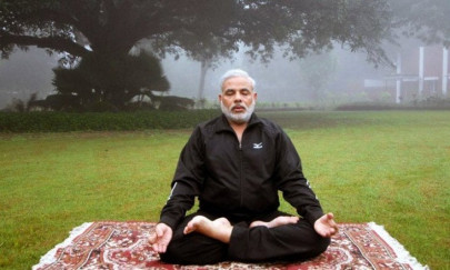 thousands join india s modi for world yoga celebration some wear masks thousands join india s modi for world yoga celebration some wear masks