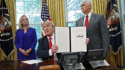 trump signs executive order to end family separations at border trump signs executive order to end family separations at border