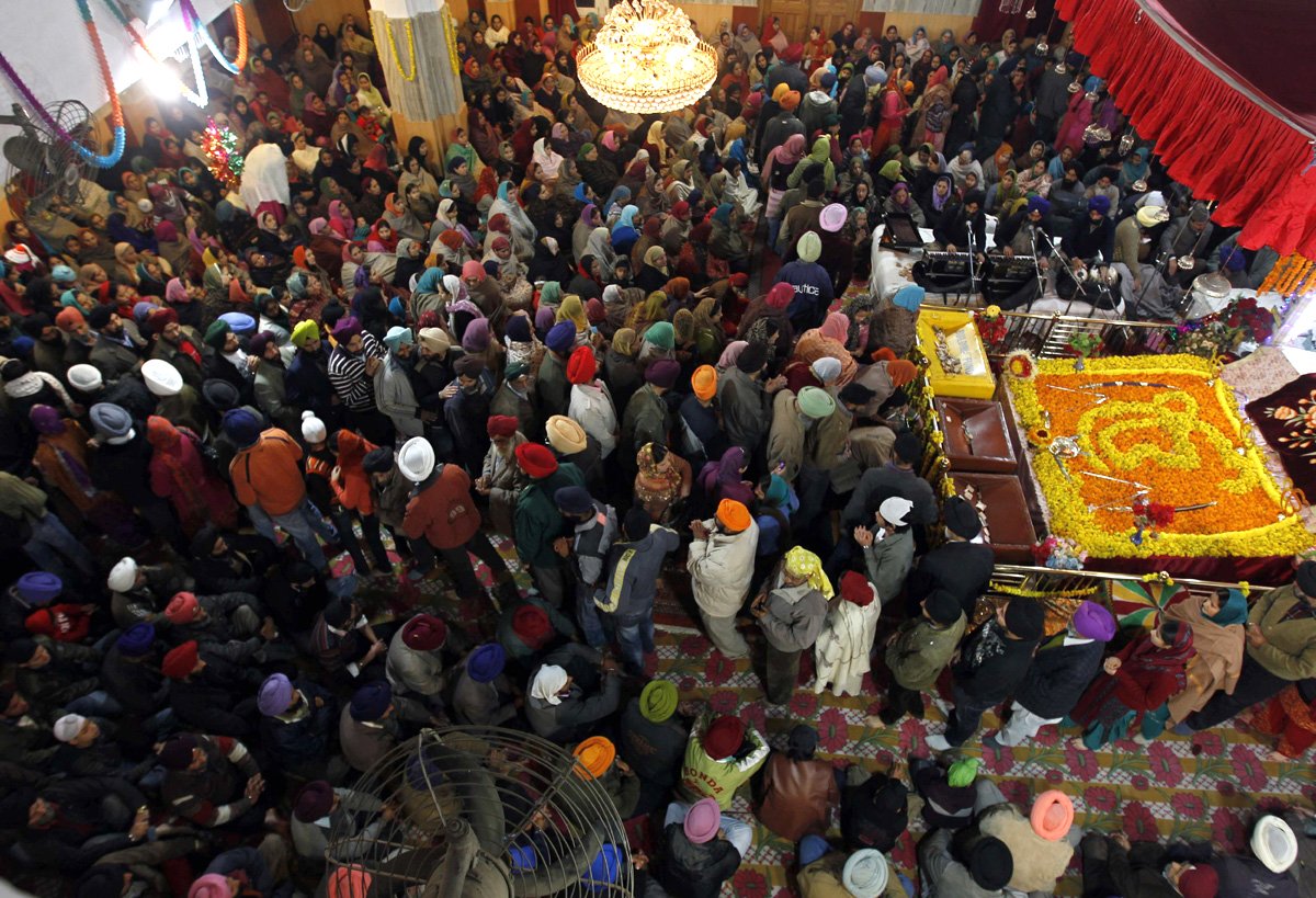 sikh pilgrims reach the most revered holy site gurdwara punja sahib in hassanabdal photo reuters