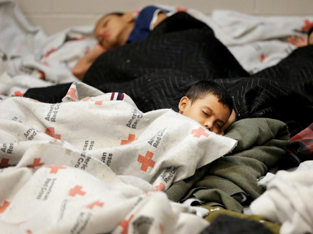 immigrant children sleeping in detention centre photo reuters immigrant children sleeping in detention centre photo reuters