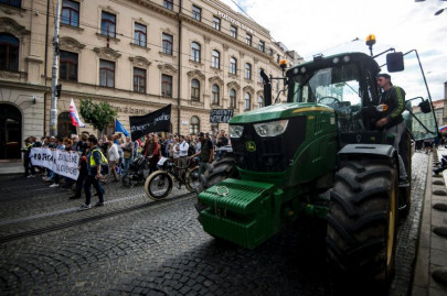 slovak farmers on tractors join anti government protesters slovak farmers on tractors join anti government protesters