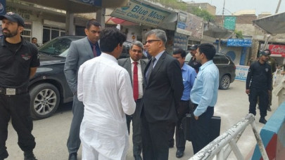 indian hc barred from entering gurdwara