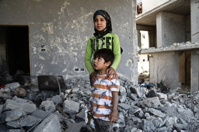 syrians flee to makeshift camps as bombing escalates in south syrians flee to makeshift camps as bombing escalates in south