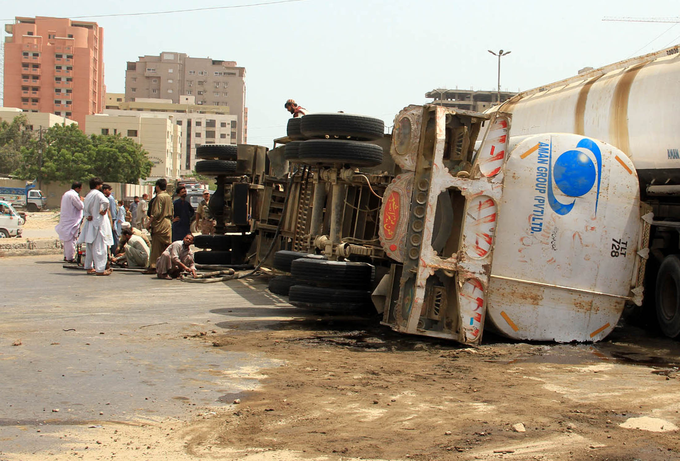 it took a crane and heavy machinery to lift the tanker and clear the oil slick photo athar khan