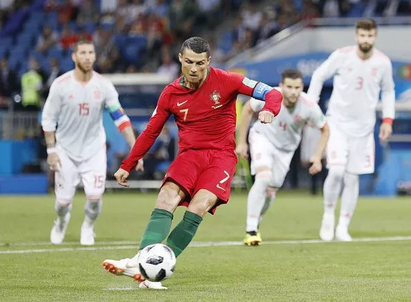 portugal 039 s cristiano ronaldo takes a free kick against the spanish side photo afp portugal 039 s cristiano ronaldo takes a free kick against the spanish side photo afp