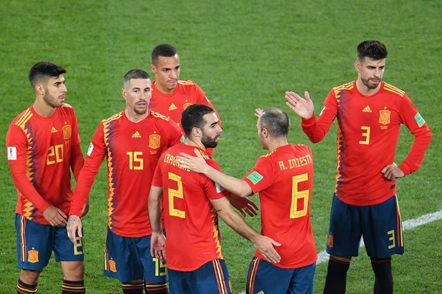 spain players greet each other at the end of the russia 2018 world cup group b football match between spain and morocco at the kaliningrad stadium in kaliningrad on june 25 2018 photo afp