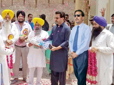 sikh yatrees reach lahore sikh yatrees reach lahore