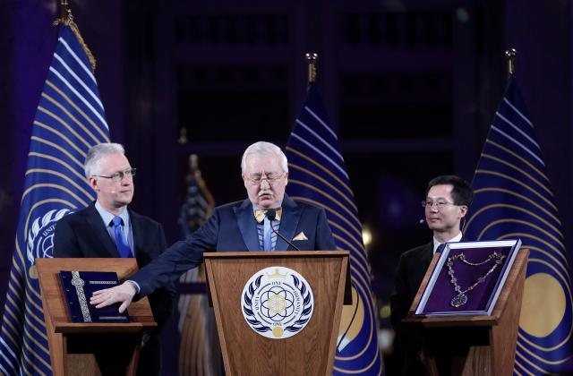 lembit opik asgardia 039 s head of nation igor ashurbeyli and yun zhao attend the inauguration ceremony of asgardia 039 s first head of nation in vienna austria photo reuters