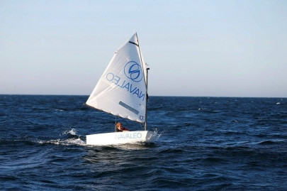 french schoolboy gets hug from mum after record english channel sail french schoolboy gets hug from mum after record english channel sail