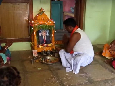watch indian man worships donald trump as god watch indian man worships donald trump as god