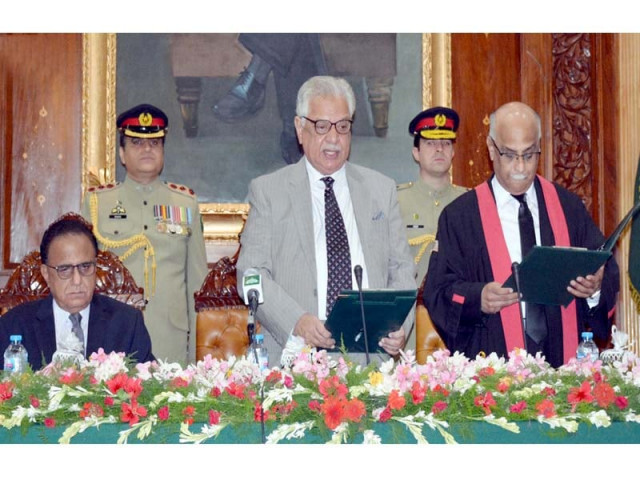 k p governor iqbal zafar jhagra administers oath to justice waqar ahmad seth as peshawar high court chief justice photo inp k p governor iqbal zafar jhagra administers oath to justice waqar ahmad seth as peshawar high court chief justice photo inp