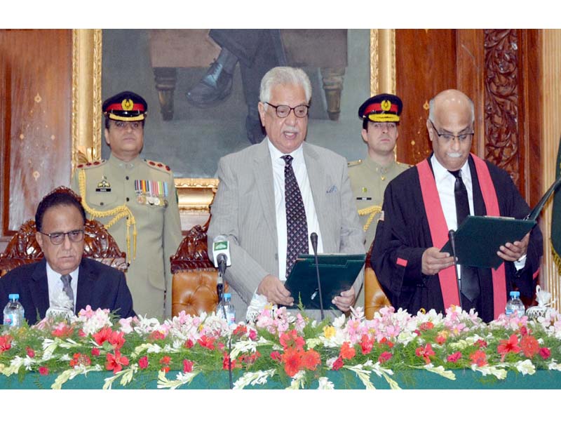 k p governor iqbal zafar jhagra administers oath to justice waqar ahmad seth as peshawar high court chief justice photo inp