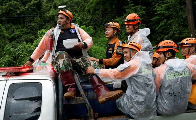 thai rescue workers photo reuters thai rescue workers photo reuters