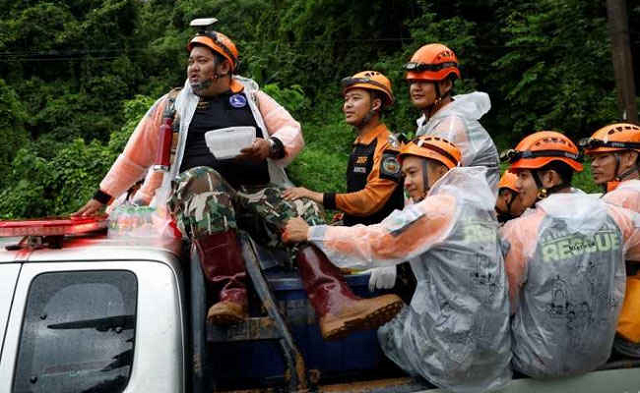 thai rescue workers photo reuters